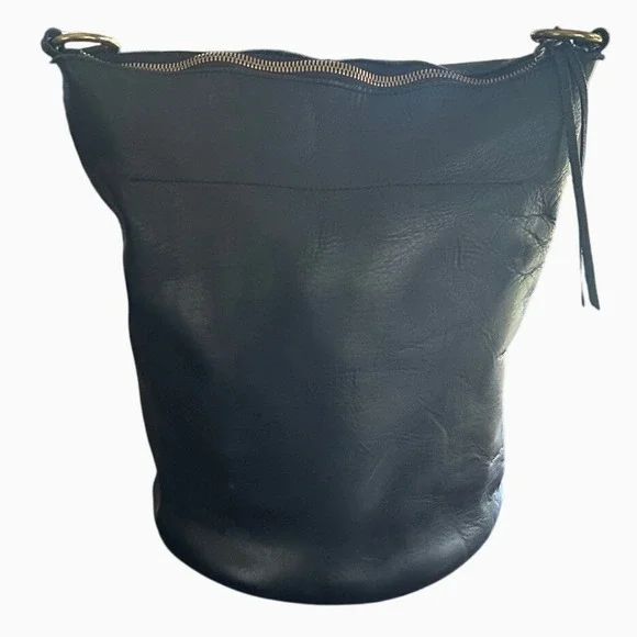 Madewell Leather Black Bucket Bag Gold Hardware Zipper Minimalist Classic Hobo
