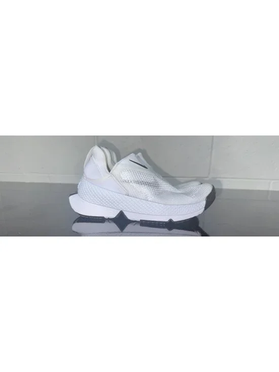Nike Go FlyEase Womens Athletic Easy On/Off Shoes Sneakers Size 5.5 White Black