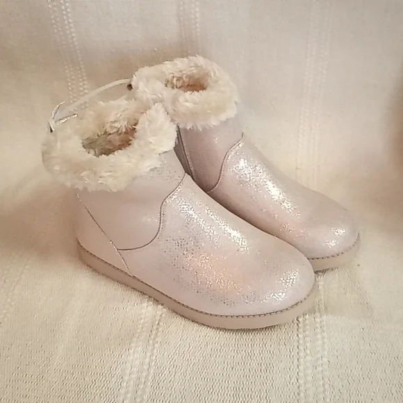 Nwot pink metallic booties