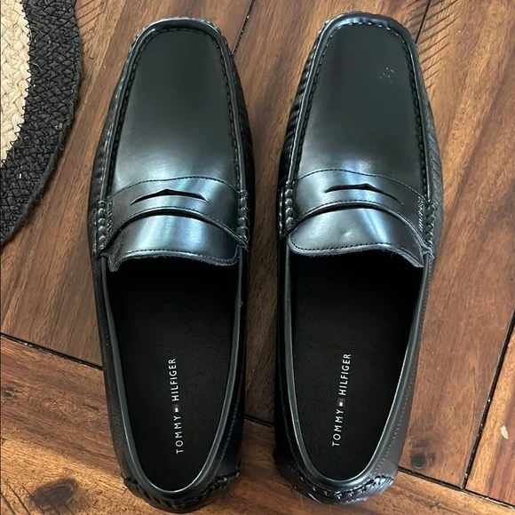 Tommy Hilfiger Black Leather Slip-On Loafers Size 11.5 M New never worn