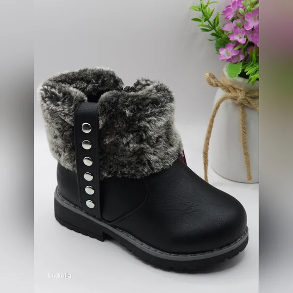 RUGGED‎ BEAR girls size 7 black with faux fur low top boots