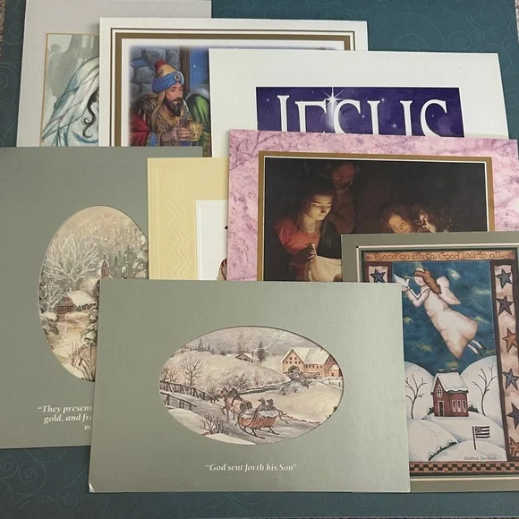 8 Christmas Greeting Cards (no envelopes included)