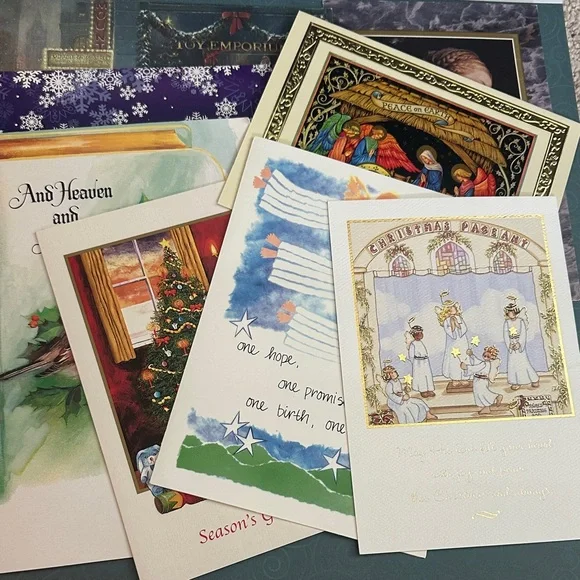 8 Christmas Greeting Cards (no envelopes included)