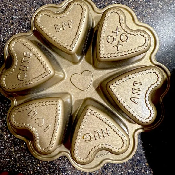 Williams Sonoma Gold Bakewarere