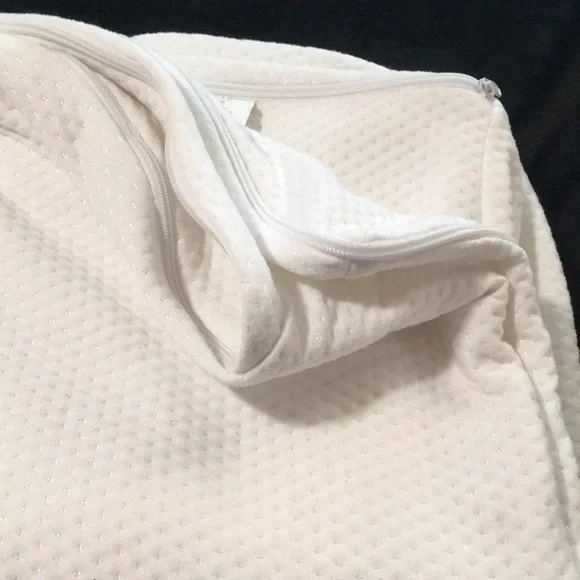 Heavy duty white textured zippered toddler bed mattress cover bed cover