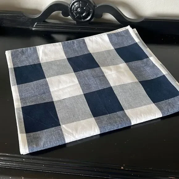 Williams Sonoma Buffalo Check Table Runner