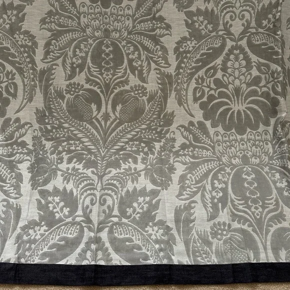Williams Sonoma Gray and White Damask Table Runner with Black Trim