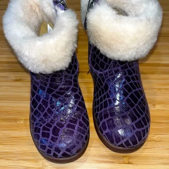 Ugg boots Jorie Croc purple girls size 7‎