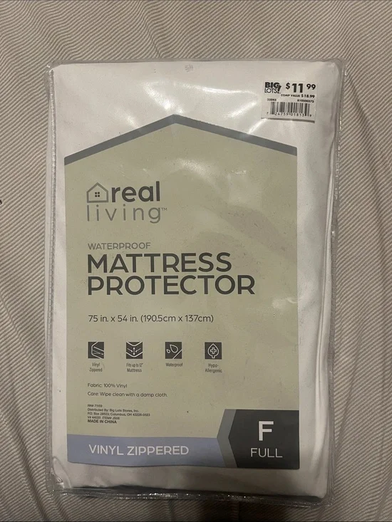 Real Living White Waterproof Vinyl Zippered Full Mattress Protector