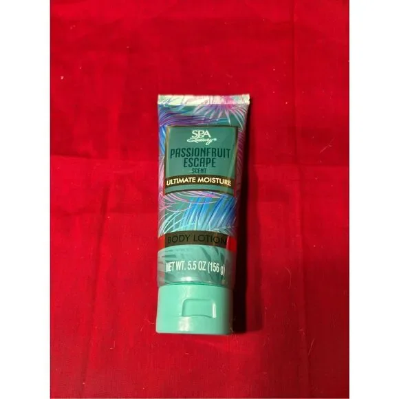 New SPA Luxury Therapy Passionfruit Escape Body Lotion - Teal Tube