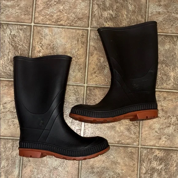 Boys Black Rubber Rain Boots with Brown Soles 2