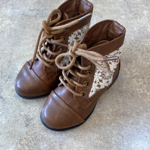 Little girl, Link boots, size 4