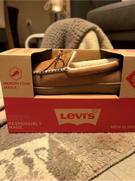 NIB Levi’s Memory Foam Unisex Slippers Medium 8-9
