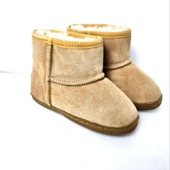 UGG Boots MUBO Classic Girls Tan Size M