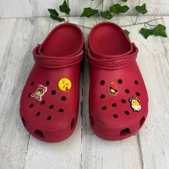 Crocs Classic Clogs men’s Pepper Red with 4 Charms size 11