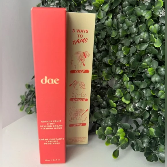 NEW Dae Cactus Fruit 3-in-1 Styling Cream + Taming Wand