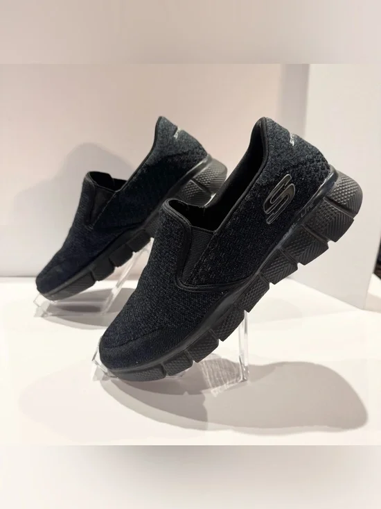 Skechers Relaxed Fit Cooled Memory Foam Mens Size 8 Slip-On Loafers Black