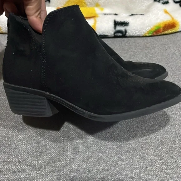 Old Navy Pointy Black Ankle Boots