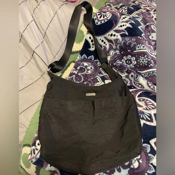 Baggallini Black Hobo Crossbody Shoulder‎ Bag Travel Vacation Basic Casual