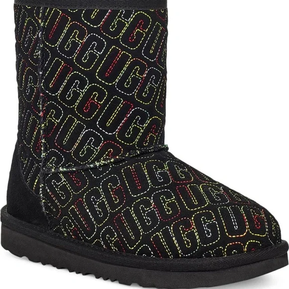 UGG kids Classic II graphic Short Boots new in box 3M
