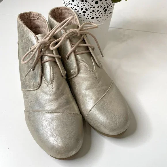 Tom's Girls White Gold Metallic Desert Wedge Ankle Lace Up Bootie