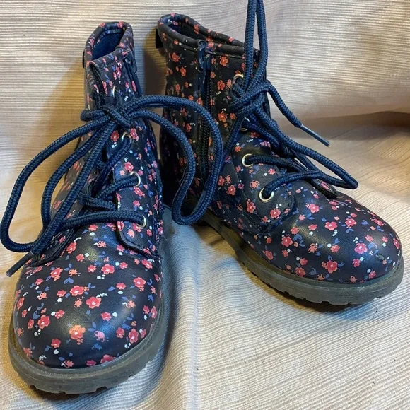 OshKosh B’gosh ankle booties w/side zipper