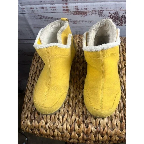 Crocs Fur Boots Yellow J3 05/12