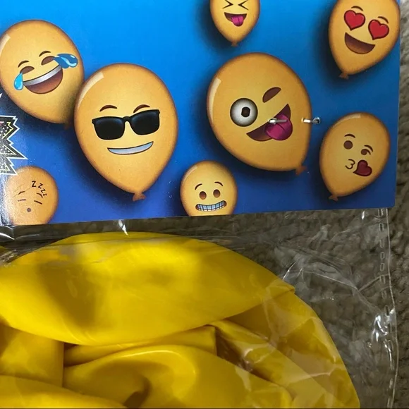 72 emojis balloons (12 inch balloons - 12 Designs)