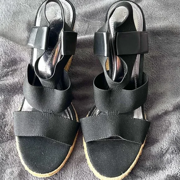 Tahari Wiley‎ Wedge Espadrille Sandal in Back Ladies Size 9.5