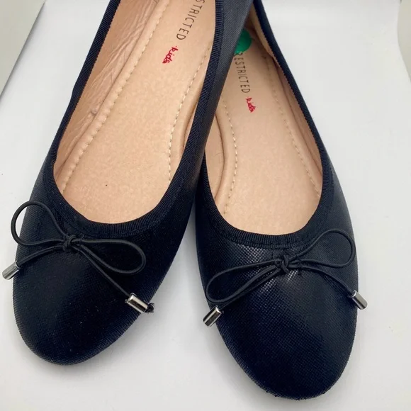 Girls Sz 4 Black Ballet Flats w/ Bow Detail Skid Resistant Tread