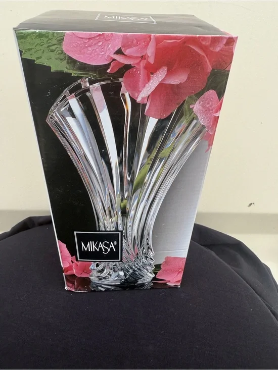 Mikasa Clear Crystal Sculpted Fan Vase