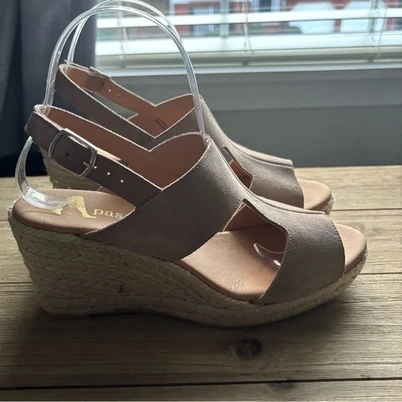 NWOT Women’s Paseart Espadrille‎ Suede Beige Wedge Sandals Size 38 US 7.5