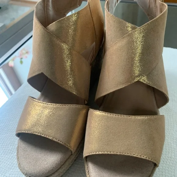 SOUL‎ BY NATURALIZER GOLD ESPADRILLE WEDGES SIZE 8