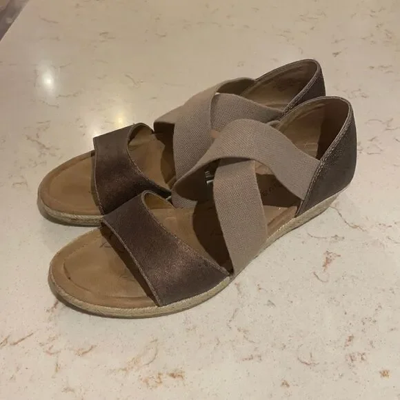 Comfortiva with Pillowtop espadrille strapped sandals SZ 8