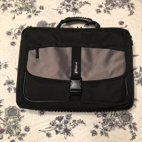 Targus laptop bag in very good used condition