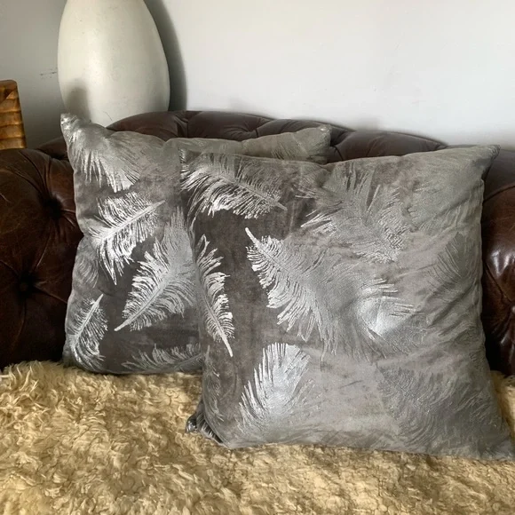 Set of 2 Z gallerie gray feather print gray shimmer down‎ filler accent pillows