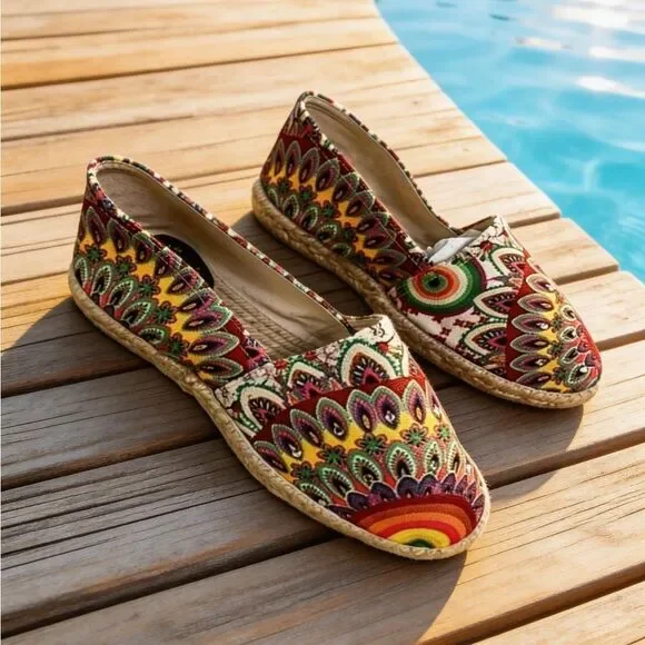 LA MAISON DE L’ ESPADRILLES WOMENS SIZE 8 MULTICOLORED WITH RHINESTONES