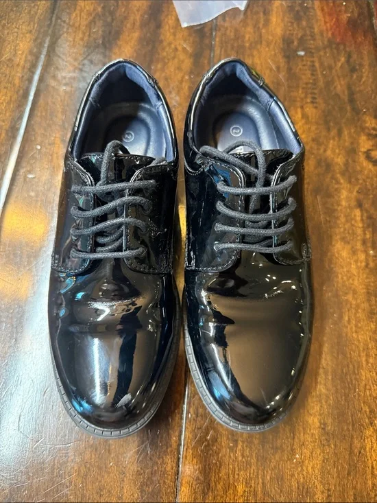 Classic Kids Patent Lace-Up Dress Shoes in Black