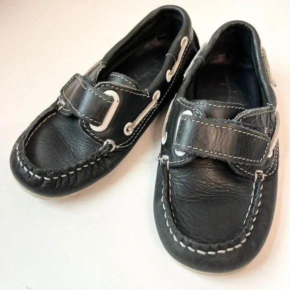 six pieds trois pouces Boys Dark Leather Self Closure Loafers