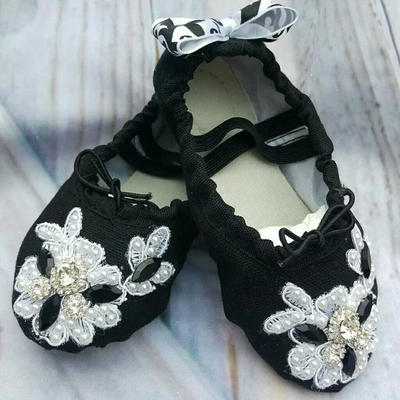 Adorable girls ballet slippers