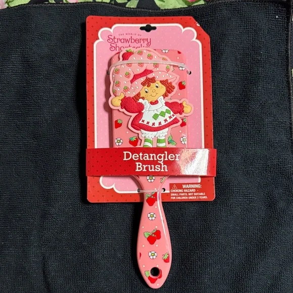 NEW Strawberry Shortcake Pink Detangler Brush