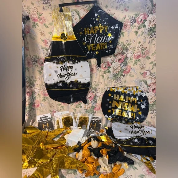 New Year Party Balloon and Decorations Set - Black & Gold