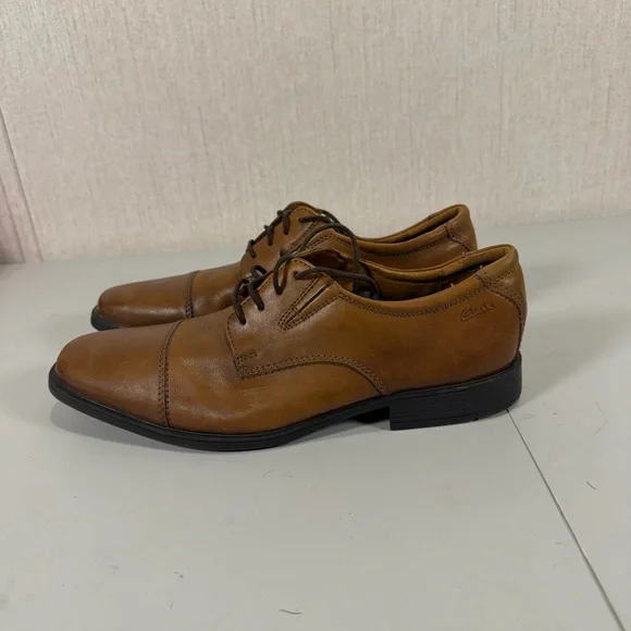 Clarks‎ Men's Tan Leather Oxfords