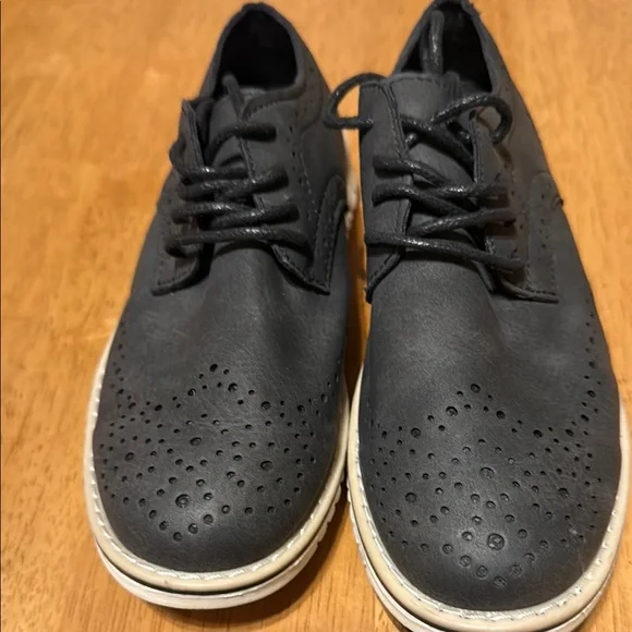 Steve Madden Charcoal Perforated Dress Shoes