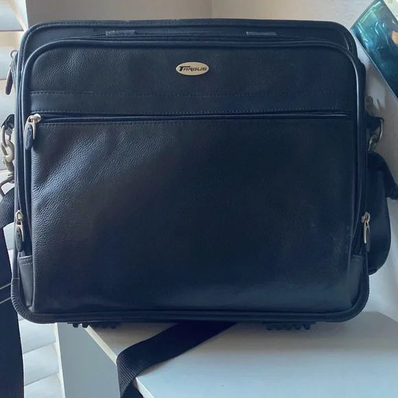 Targus Laptop carrying Case/ briefcase