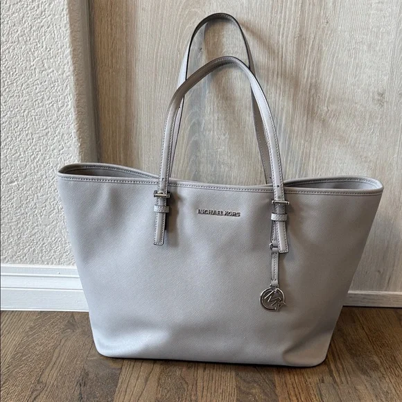 Michael Kors Saffiano Leather Jet Set Light Gray Bag Padded Laptop Closure