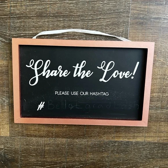SHARE THE LOVE sign