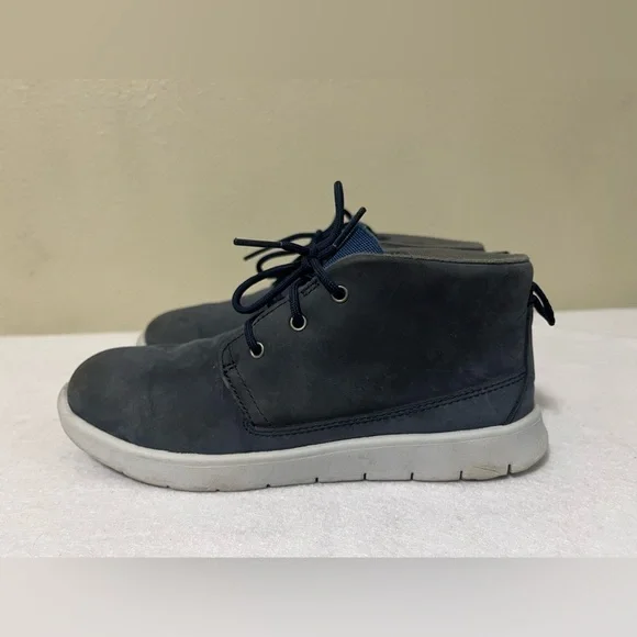 UGG Canoe Waterproof Chukka Boots 1105181K Leather Navy Blue Kids sz 2