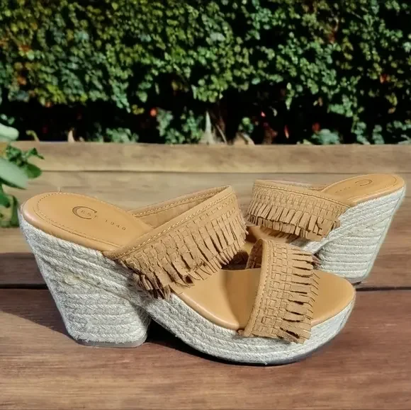 Comfort est 1946‎ Fringe Sandals - Size 9