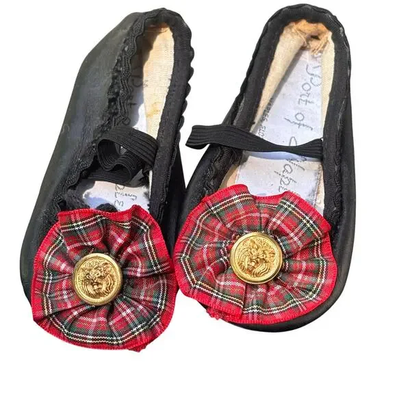 Vintage Girls Leather Ballet Style Shoe Tartan Plaid Bow Gold Tone Lion Button